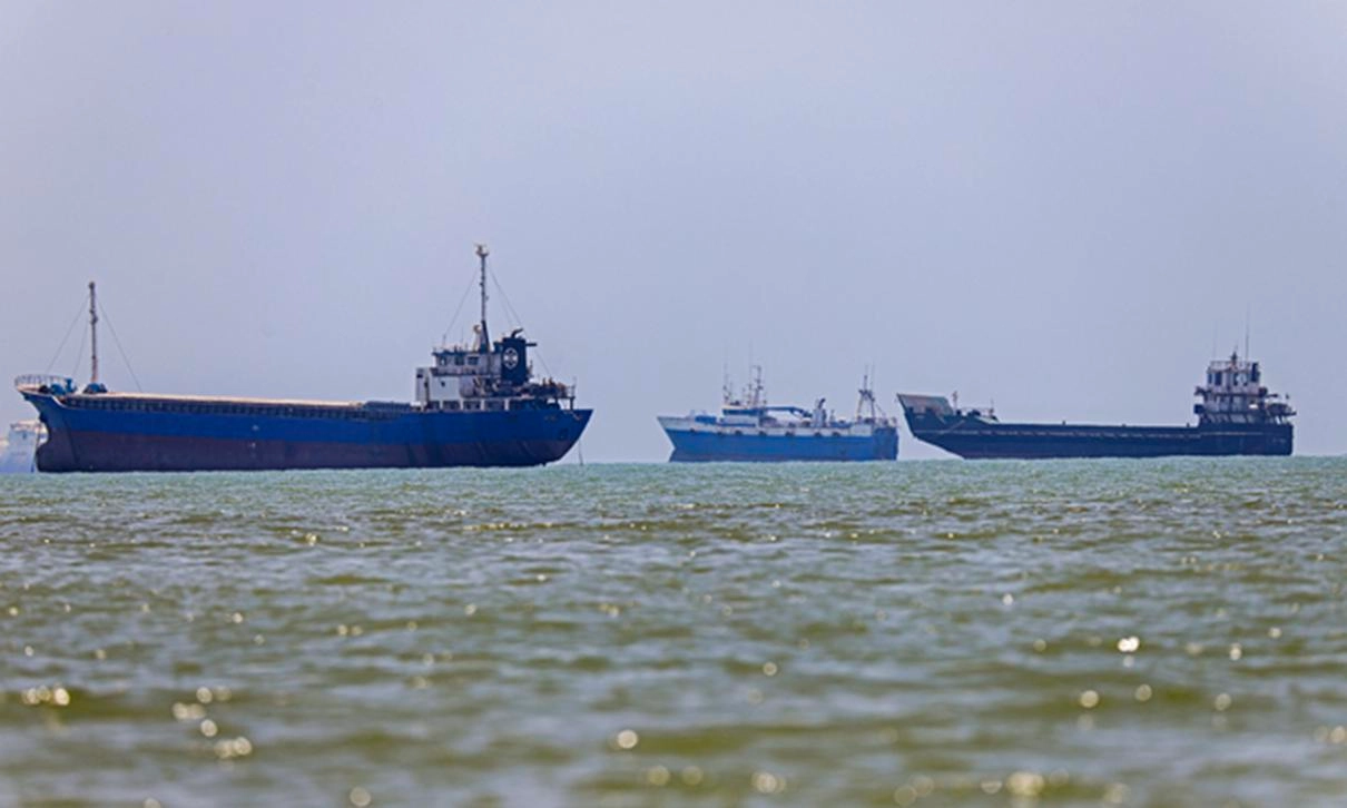 Tàu thuyền đã hoạt động lại trên eo biển Hormuz