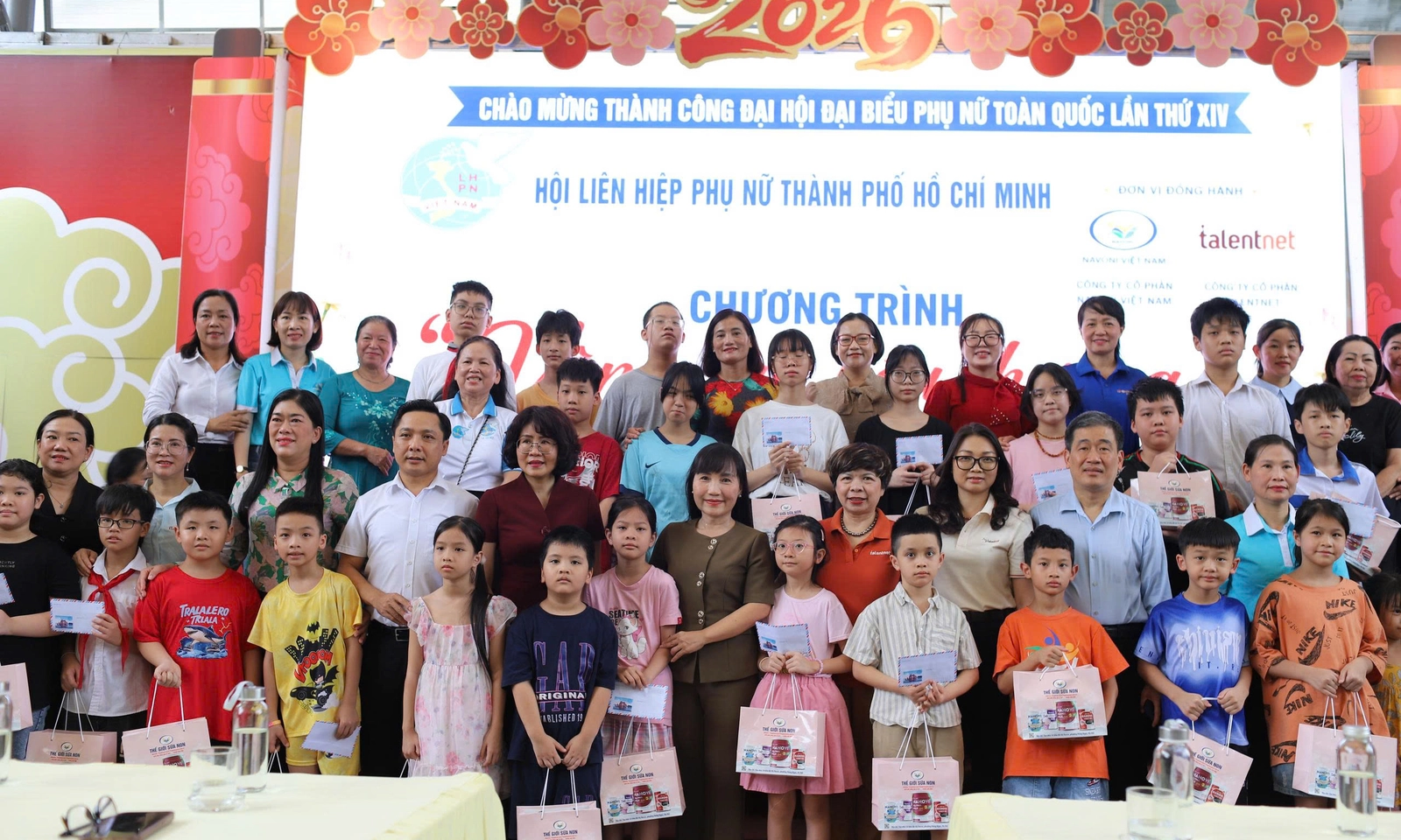 Đoàn đại biểu phụ nữ TPHCM chung tay chăm lo trẻ em khó khăn