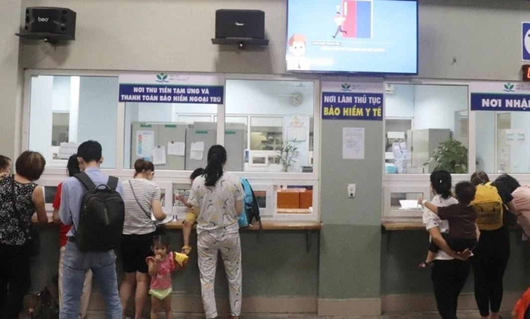 Gánh nặng chi phí y tế vẫn đè nặng người dân