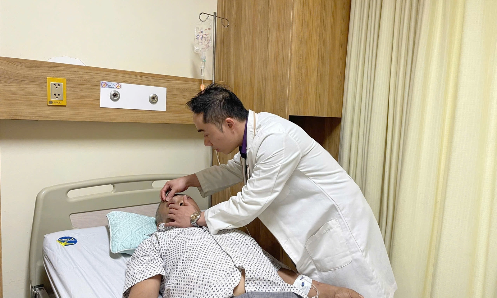 Ung thư hốc mắt sau nhiều năm tự ý điều trị khối u
