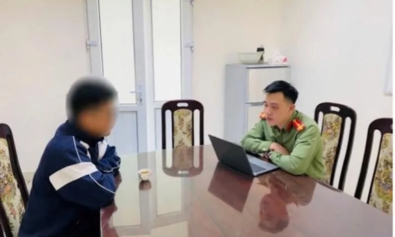 Đăng tin sai sự thật về giá xăng, nam thanh niên bị phạt 7,5 triệu đồng