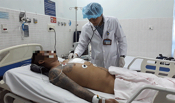 Báo động đỏ liên viện cứu sống bệnh nhân bị đâm thấu tim
