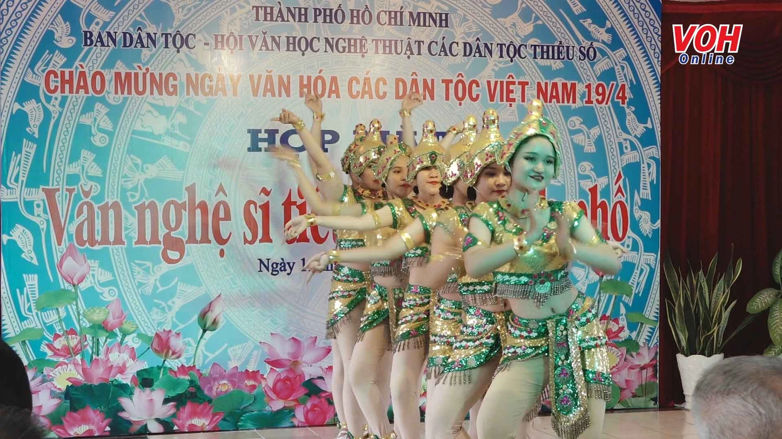 Họp mặt văn nghệ sĩ dân tộc thiểu số tiêu biểu