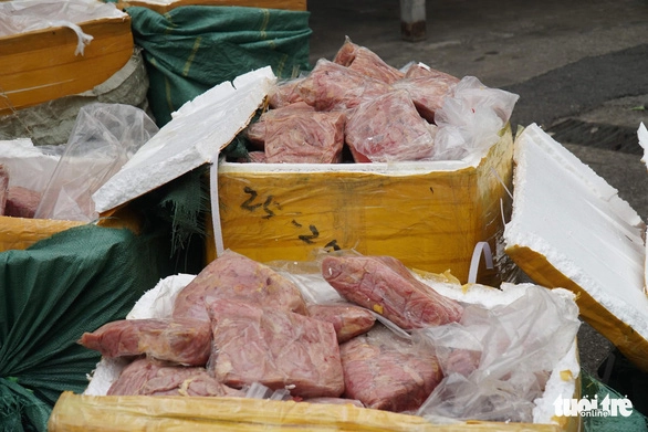 Phát hiện nội tạng hôi thối không rõ nguồn gốc trong khuôn viên siêu thị ở Hà Nội