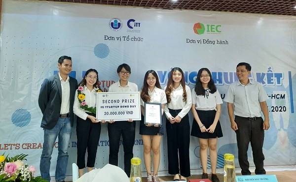 Sinh viên nghiên cứu loại sữa chống nắng từ kén tằm