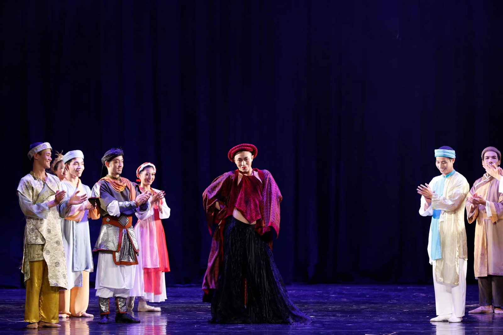 Sùng A Lùng: Sẽ sống trọn vẹn từng ngày với sân khấu