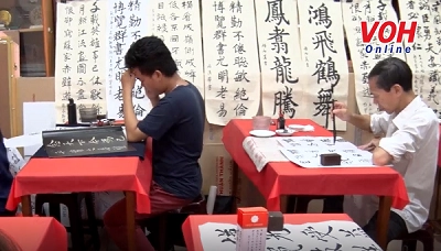 Lớp học thư pháp tiếng Hoa bước sang năm thứ 11