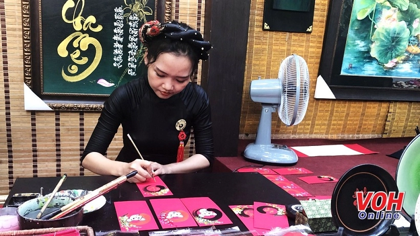 Ngậm ngùi chia tay sớm phố Ông Đồ để tránh dịch COVID-19