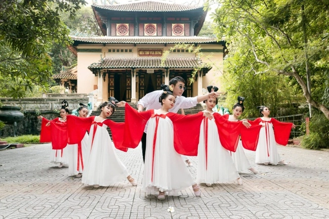 Nghệ sỹ múa Huỳnh Huy truyền cảm hứng nghệ thuật đến các em thiếu nhi