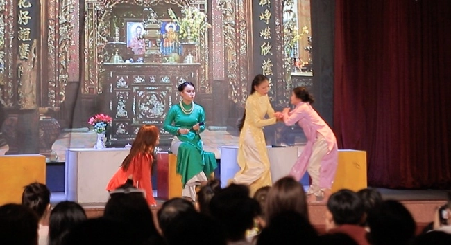 Nhạc kịch Bóng ma nhà họ Đinh - Sân chơi giúp sinh viên trải nghiệm sân khấu biểu diễn
