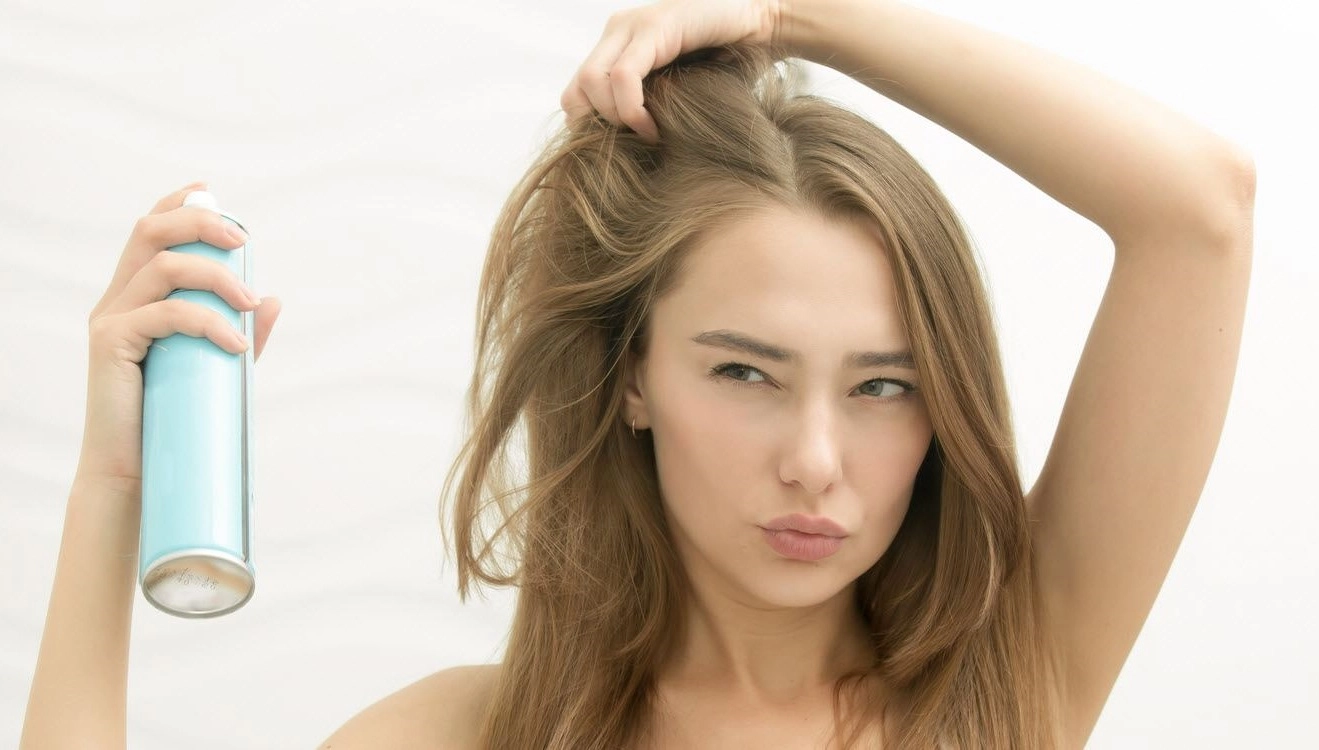Sử dụng dầu gội khô như thế nào? Có an toàn không?