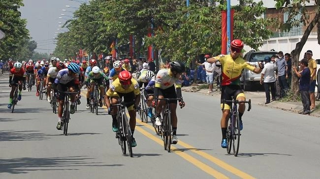 Cuộc đua xe đạp NKKN tranh cúp phát thanh VOH 2022 - Chặng 3: Đồng Tháp bảo vệ thành công áo vàng