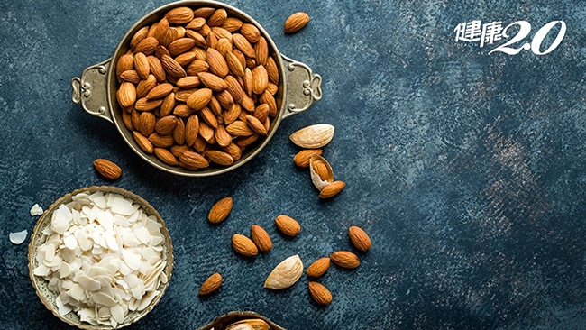 Hạnh nhân đắng nên ăn chín để tránh ngộ độc