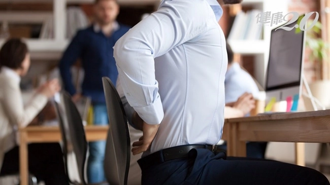 Ngồi lâu làm tăng nguy cơ mắc các bệnh mãn tính