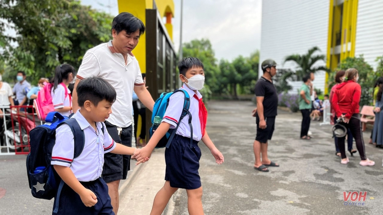 Sáng nay, hơn 1,7 triệu học sinh các cấp tại TPHCM tựu trường