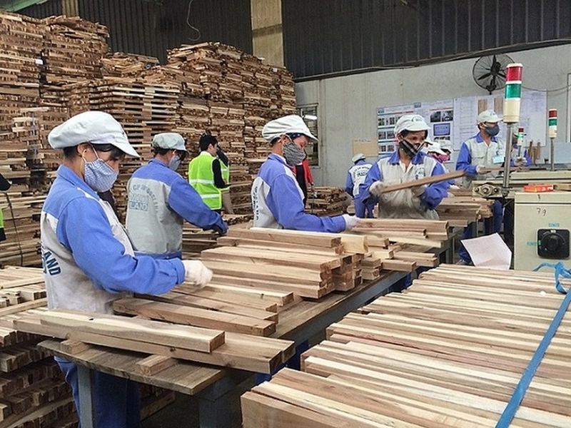 Chuyển hướng kết nối, khai thác thị trường đầu ra cho ngành đồ gỗ, dệt may và da giày