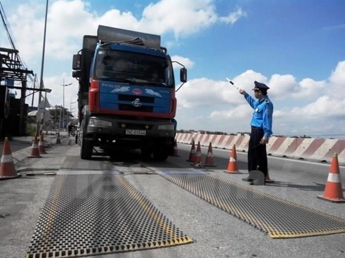 Thí điểm phạt nguội xe quá tải trọng ở TPHCM từ tháng 10