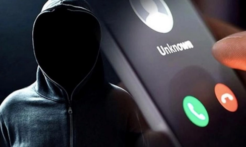 Mất gần 1 tỷ đồng sau cuộc gọi ‘dọa’ khóa sim