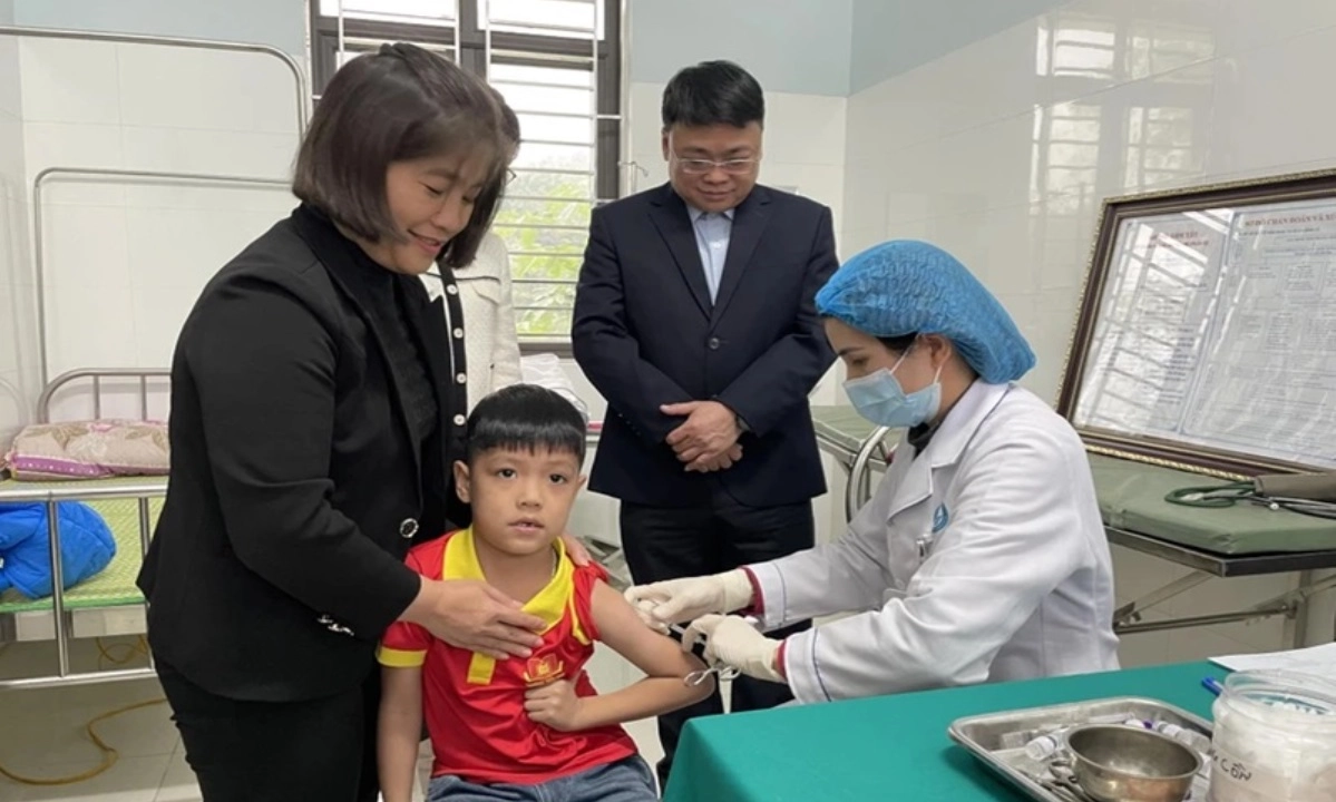 Chuẩn bị mua thêm 2,8 triệu liều vaccine 5 trong 1