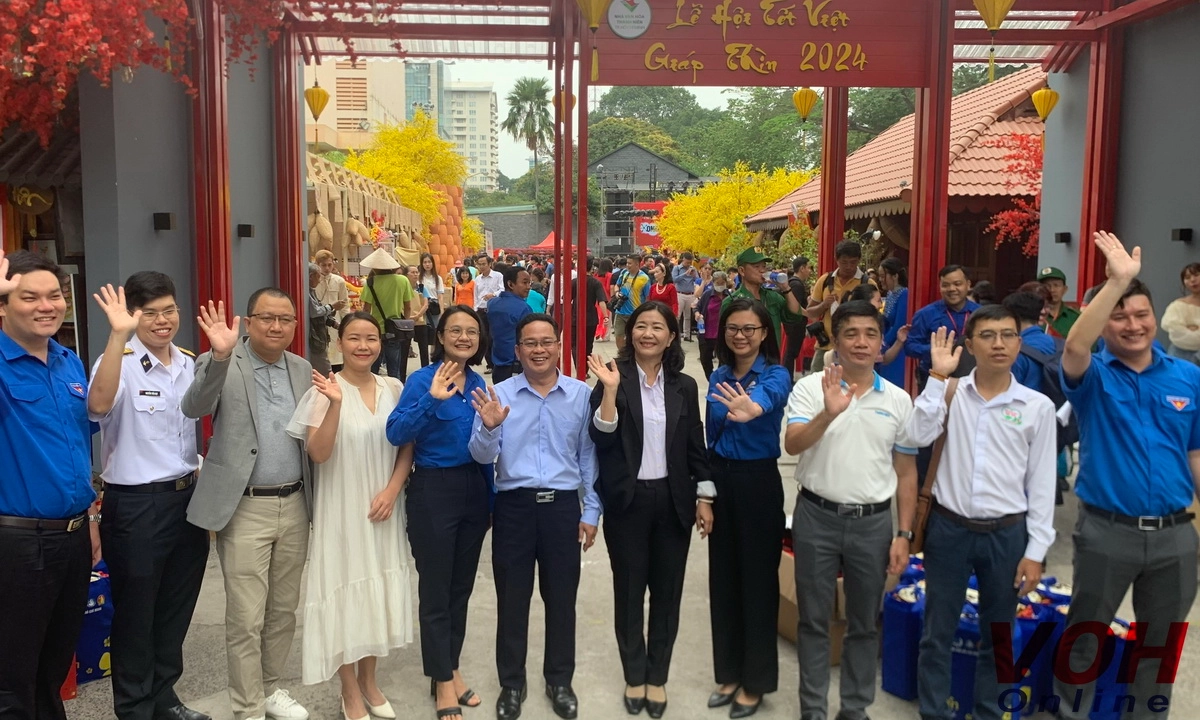 Chuyến xe mùa xuân đưa 1.500 người lao động có hoàn cảnh khó khăn về quê ăn Tết