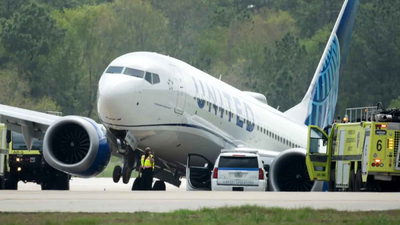 Mỹ: Máy bay của United Airlines trượt khỏi đường băng