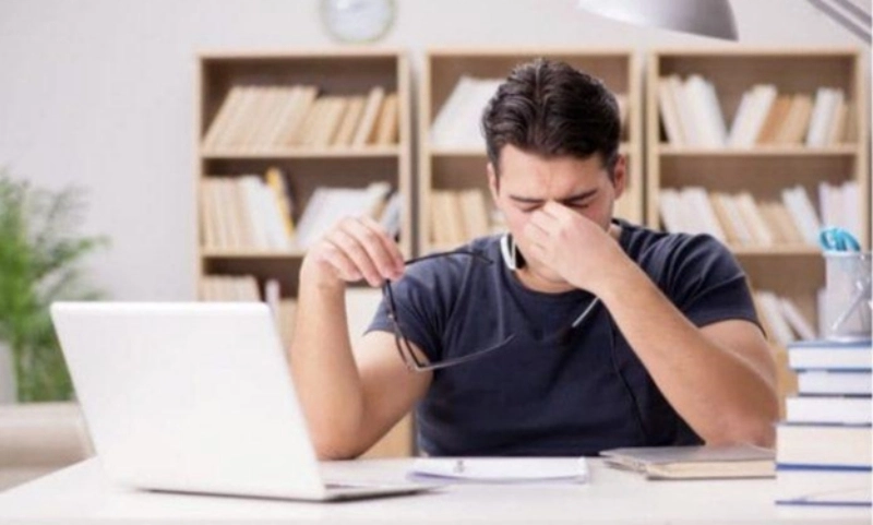 Loạt tác hại của việc ngồi quá lâu trước màn hình máy tính