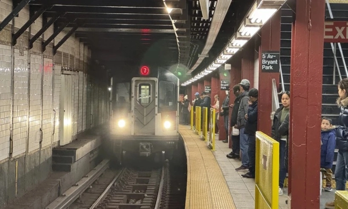 New York thử nghiệm gắn máy quét súng trong hệ thống tàu điện ngầm