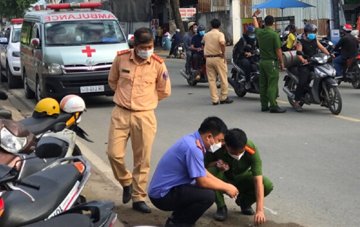 Truy tìm người lái xe ben gây tai nạn, bỏ mặc nạn nhân